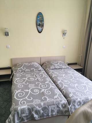 Отель Hotel Tiron Старозагорски-Бани Двухместный номер с 1 кроватью или 2 отдельными кроватями-4