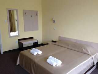 Отель Hotel Tiron Старозагорски-Бани Двухместный номер с 1 кроватью или 2 отдельными кроватями-6